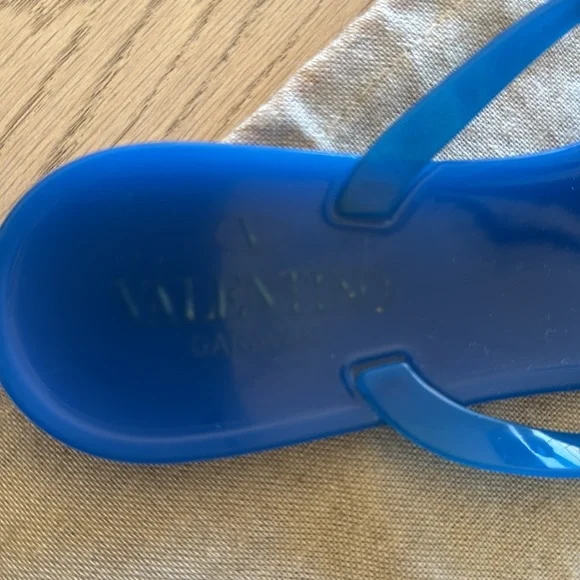 Valentineno Rockstud Thong Sandal. - Picture 5 of 8